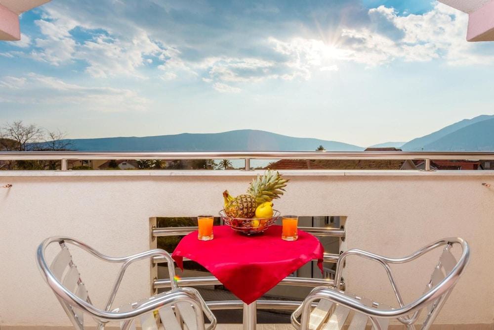 Apartments Perper Tivat Exterior photo