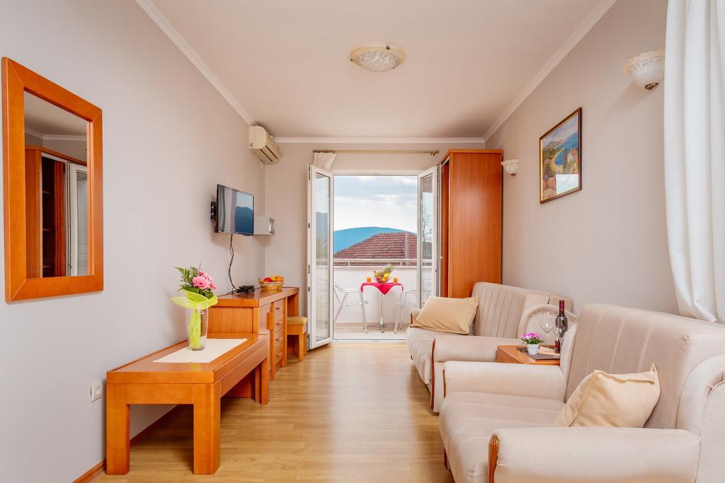 Apartments Perper Tivat Exterior photo